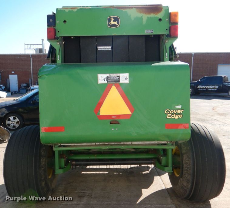 image for item DL0614 2007 John Deere 468  round baler