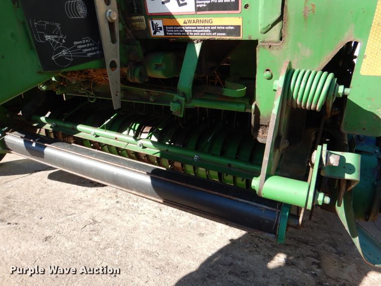 image for item DL0614 2007 John Deere 468  round baler