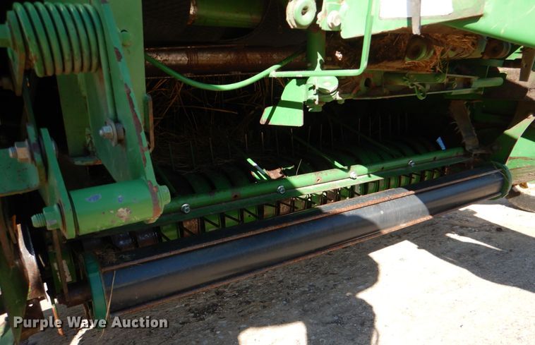 image for item DL0614 2007 John Deere 468  round baler