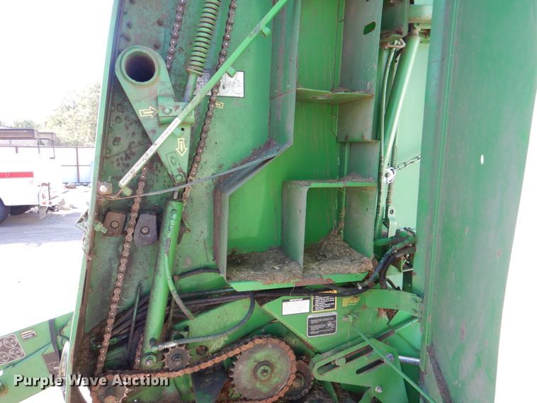 image for item DL0614 2007 John Deere 468  round baler
