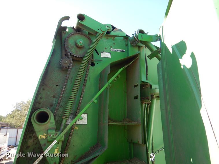 image for item DL0614 2007 John Deere 468  round baler