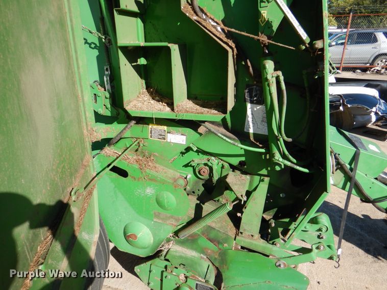 image for item DL0614 2007 John Deere 468  round baler