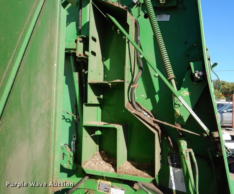 image for item DL0614 2007 John Deere 468  round baler