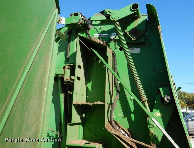 image for item DL0614 2007 John Deere 468  round baler