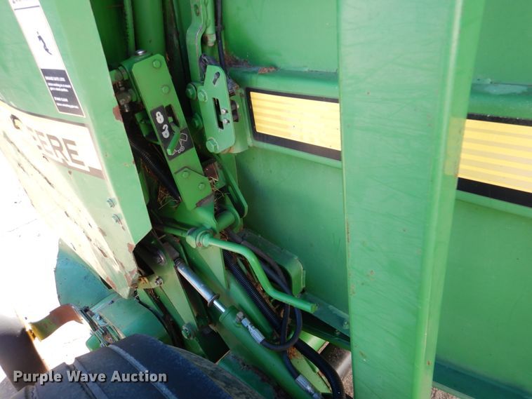 image for item DL0614 2007 John Deere 468  round baler