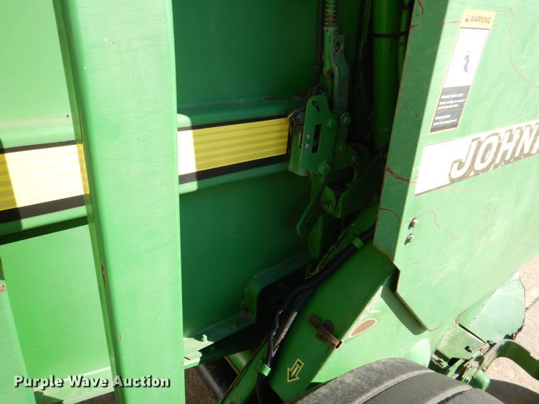 image for item DL0614 2007 John Deere 468  round baler