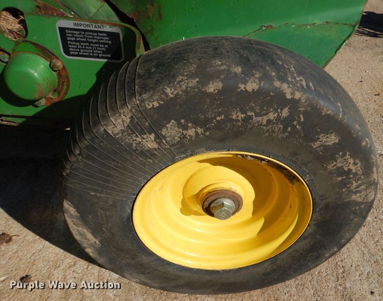 image for item DL0614 2007 John Deere 468  round baler