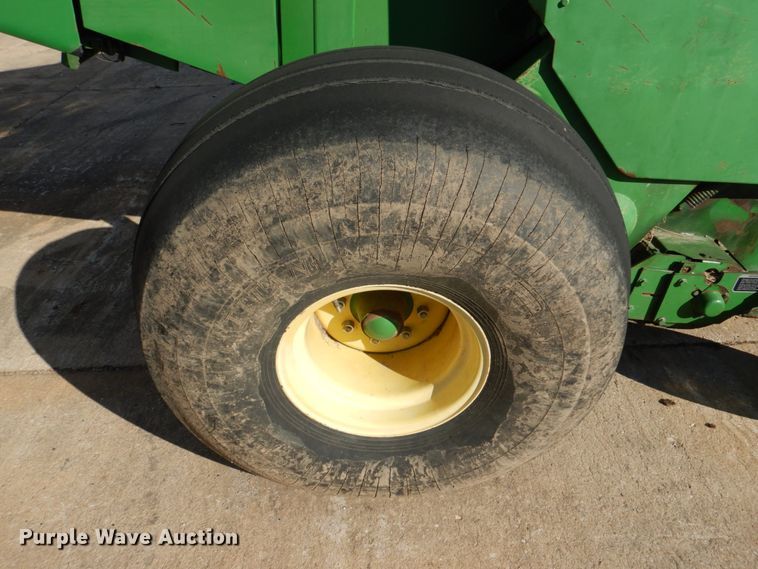 image for item DL0614 2007 John Deere 468  round baler