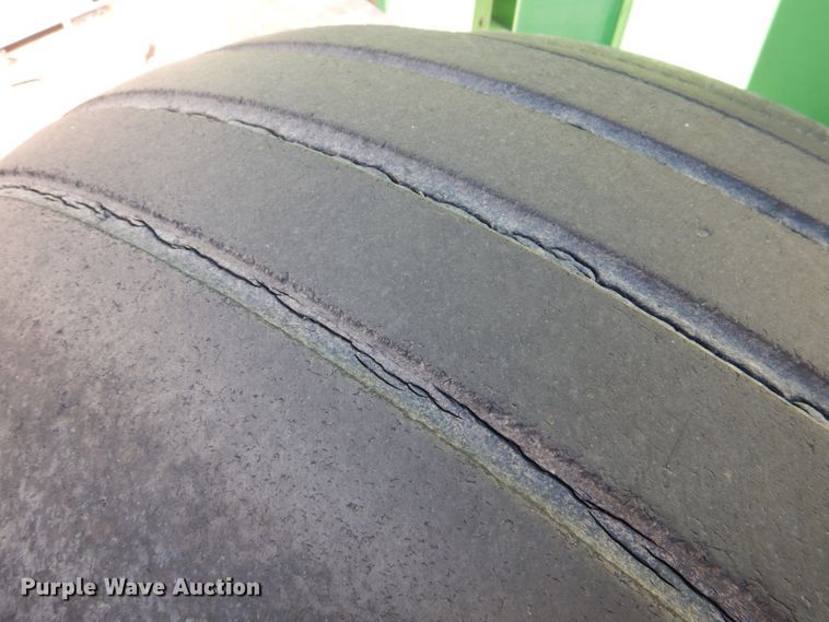 image for item DL0614 2007 John Deere 468  round baler