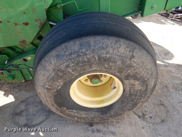 image for item DL0614 2007 John Deere 468  round baler