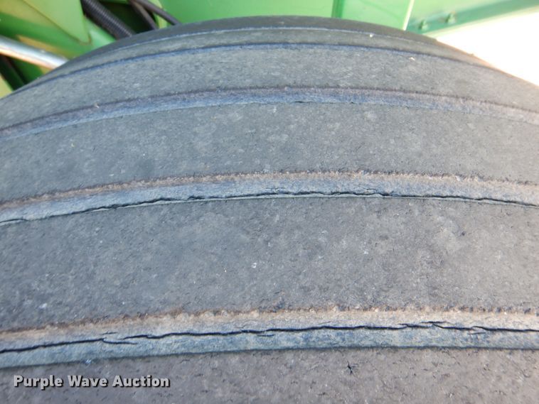 image for item DL0614 2007 John Deere 468  round baler