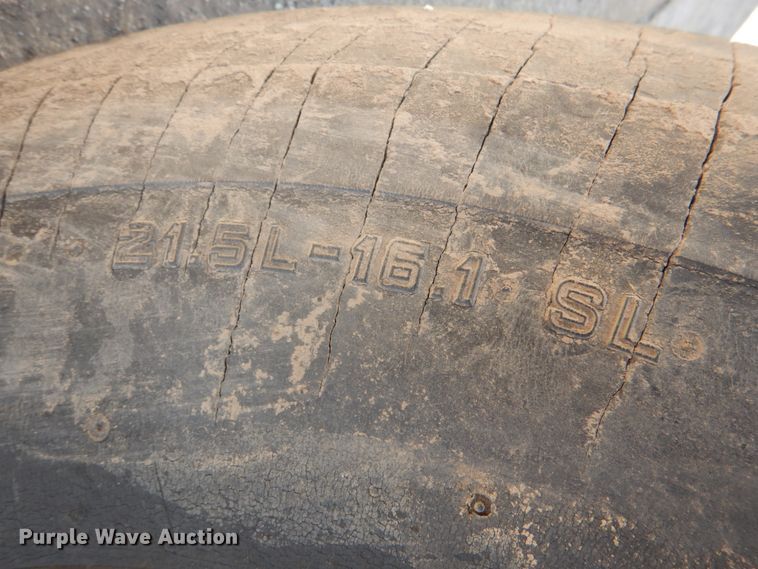 image for item DL0614 2007 John Deere 468  round baler