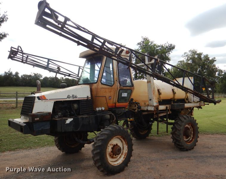 image for item DL0620 Willmar 745  sprayer