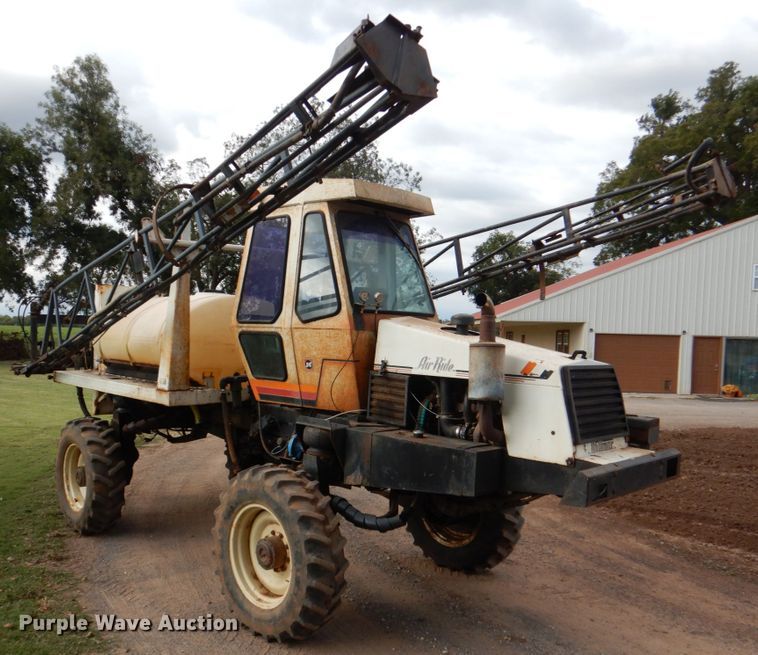 image for item DL0620 Willmar 745  sprayer