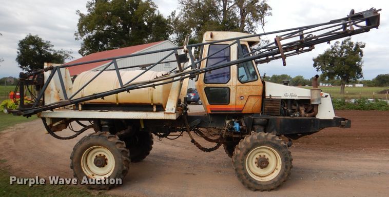 image for item DL0620 Willmar 745  sprayer