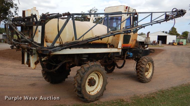 image for item DL0620 Willmar 745  sprayer