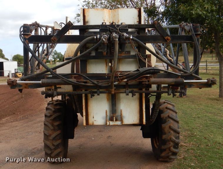 image for item DL0620 Willmar 745  sprayer