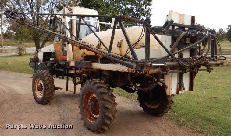 image for item DL0620 Willmar 745  sprayer