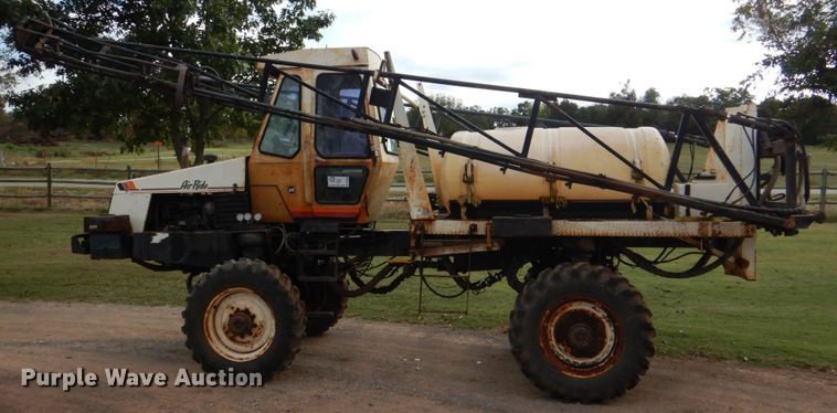 image for item DL0620 Willmar 745  sprayer