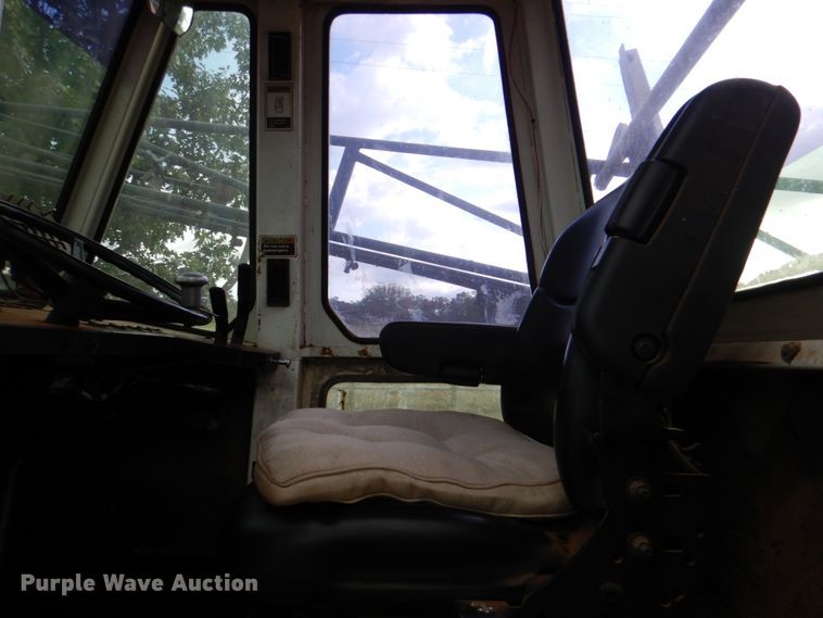 image for item DL0620 Willmar 745  sprayer