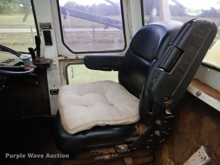 image for item DL0620 Willmar 745  sprayer