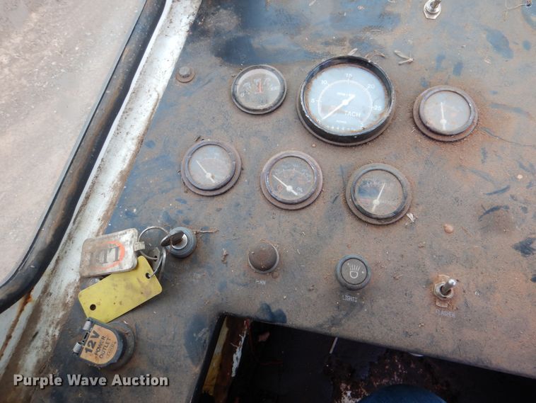 image for item DL0620 Willmar 745  sprayer