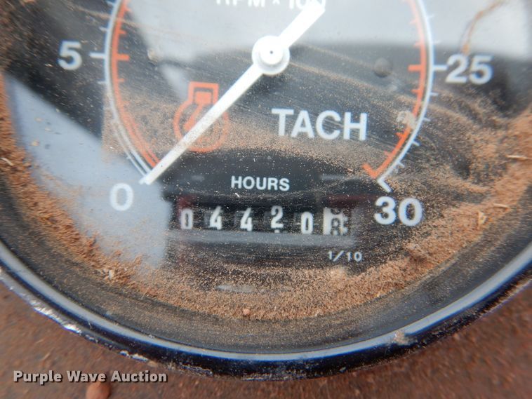 image for item DL0620 Willmar 745  sprayer