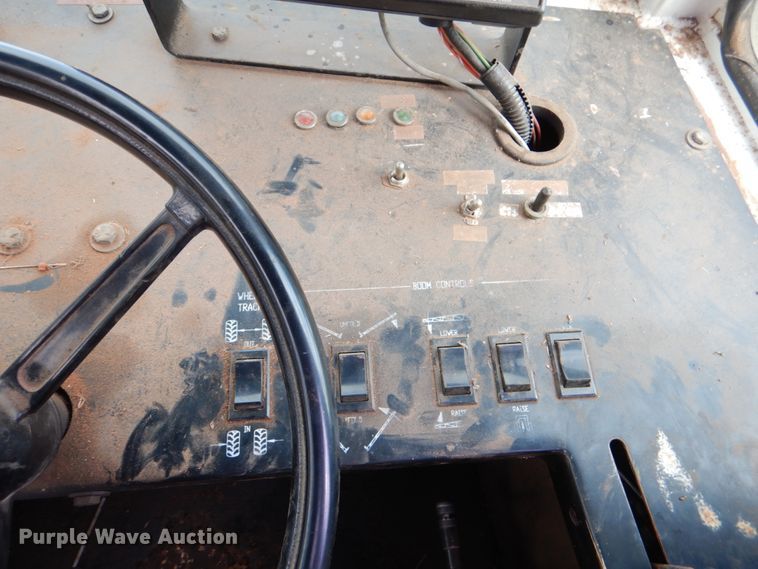 image for item DL0620 Willmar 745  sprayer