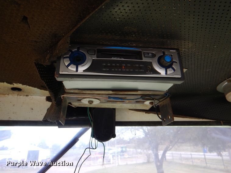 image for item DL0620 Willmar 745  sprayer