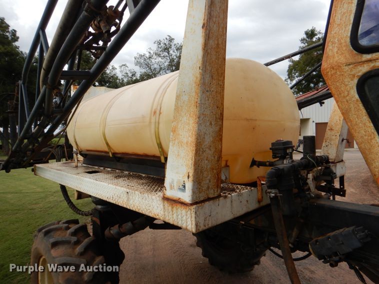 image for item DL0620 Willmar 745  sprayer