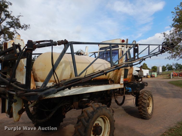 image for item DL0620 Willmar 745  sprayer