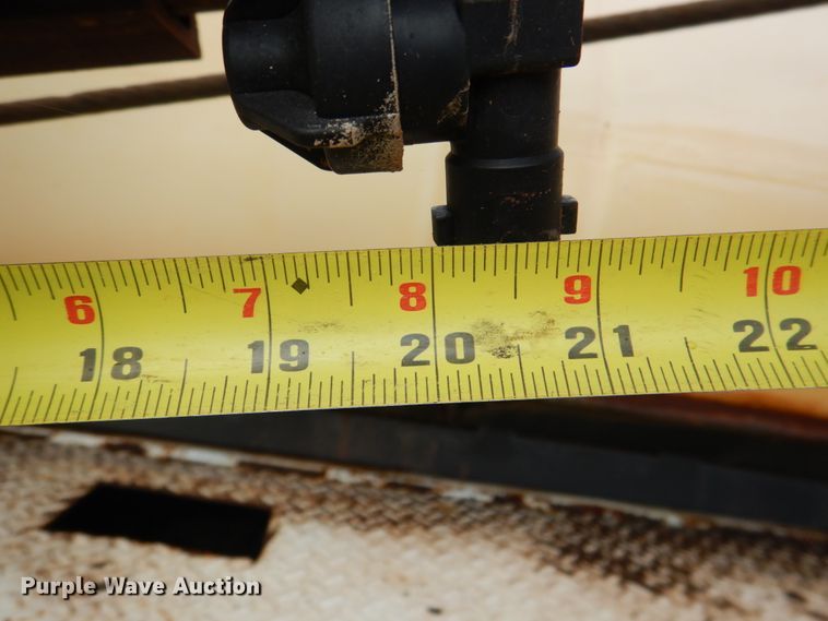 image for item DL0620 Willmar 745  sprayer