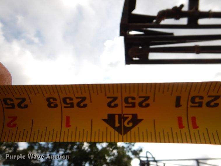 image for item DL0620 Willmar 745  sprayer