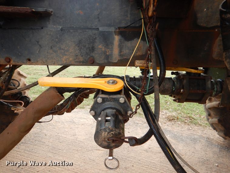 image for item DL0620 Willmar 745  sprayer