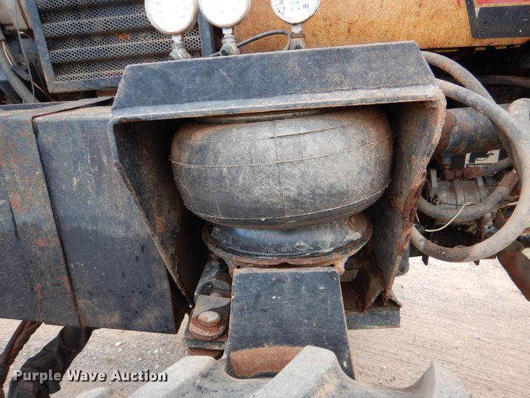 image for item DL0620 Willmar 745  sprayer