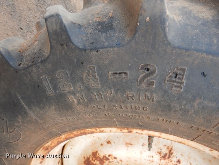 image for item DL0620 Willmar 745  sprayer