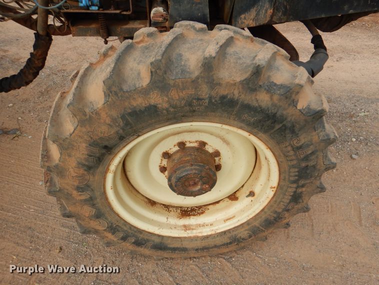 image for item DL0620 Willmar 745  sprayer