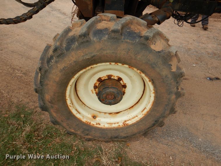 image for item DL0620 Willmar 745  sprayer