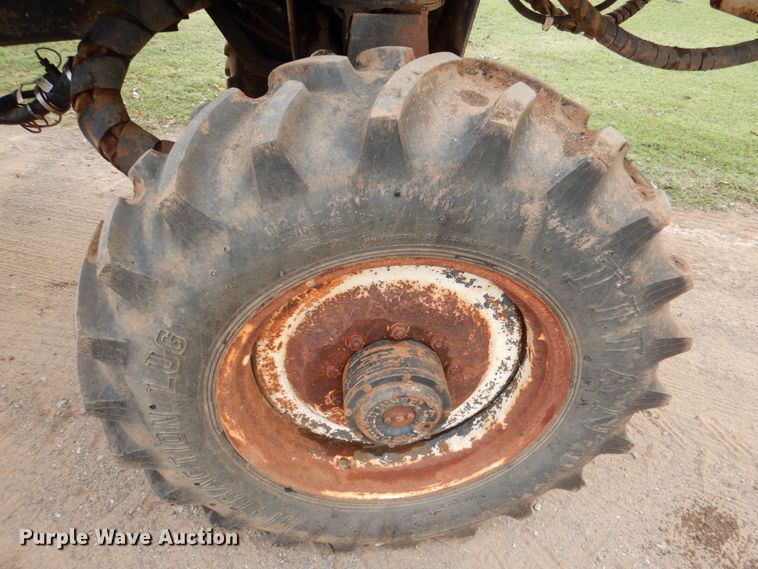 image for item DL0620 Willmar 745  sprayer