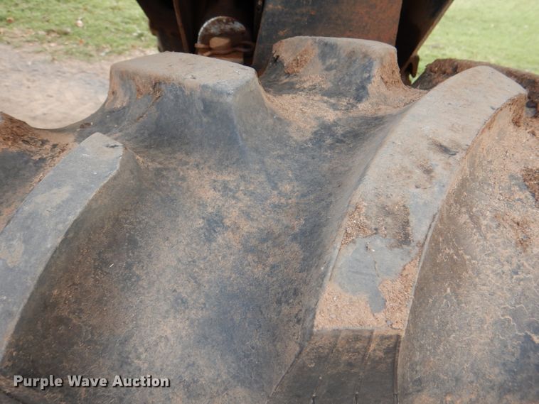 image for item DL0620 Willmar 745  sprayer