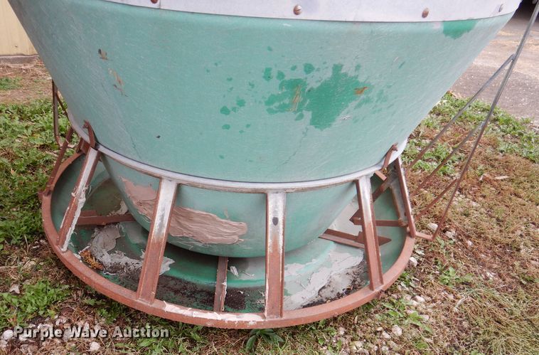 image for item DL5747 (4) Sur-Flo hog feeders