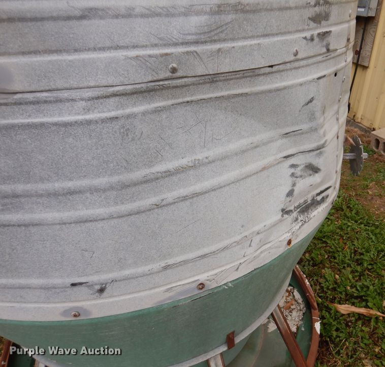 image for item DL5747 (4) Sur-Flo hog feeders