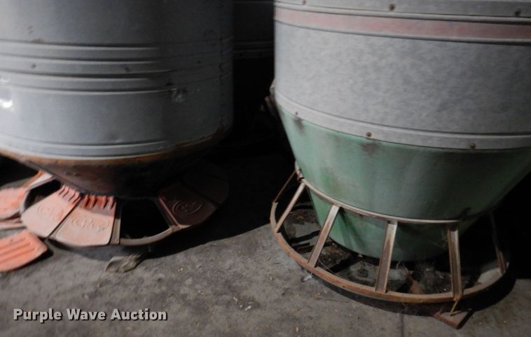 image for item DL5748 (5) Pax hog feeders
