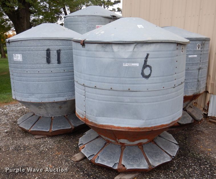 image for item DL5749 (4) Big Husky hog feeders