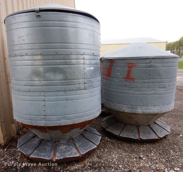 image for item DL5749 (4) Big Husky hog feeders