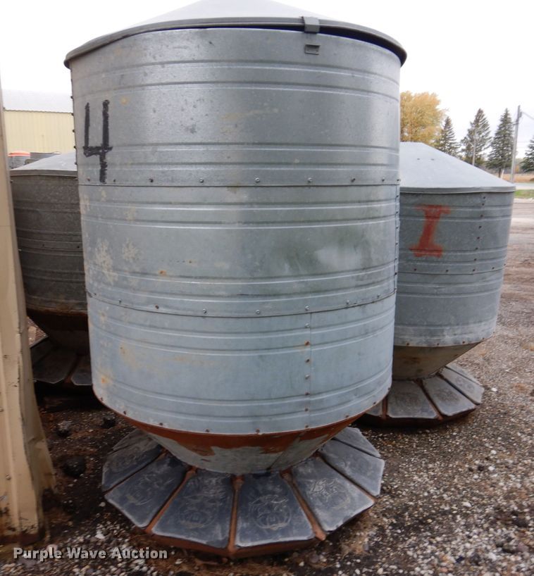 image for item DL5749 (4) Big Husky hog feeders