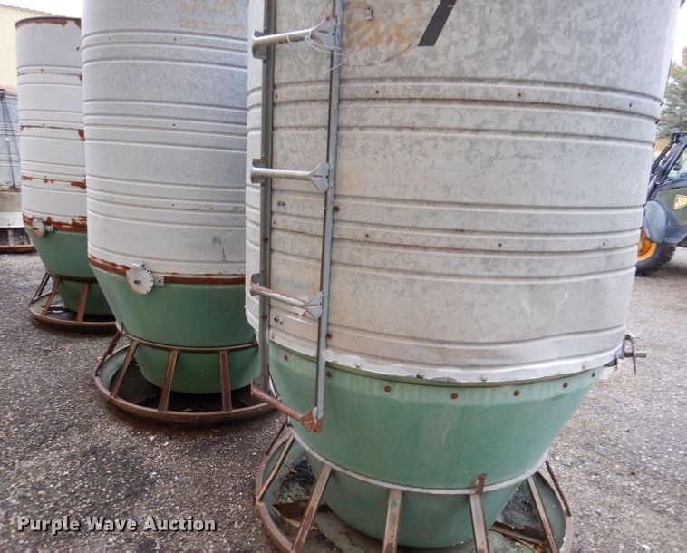 image for item DL5753 (3) Sur-Flo hog feeders