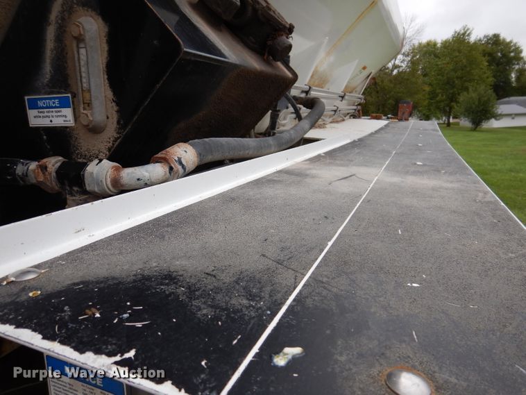 image for item DL5760 Case IH Titan FLX3300B  spreader