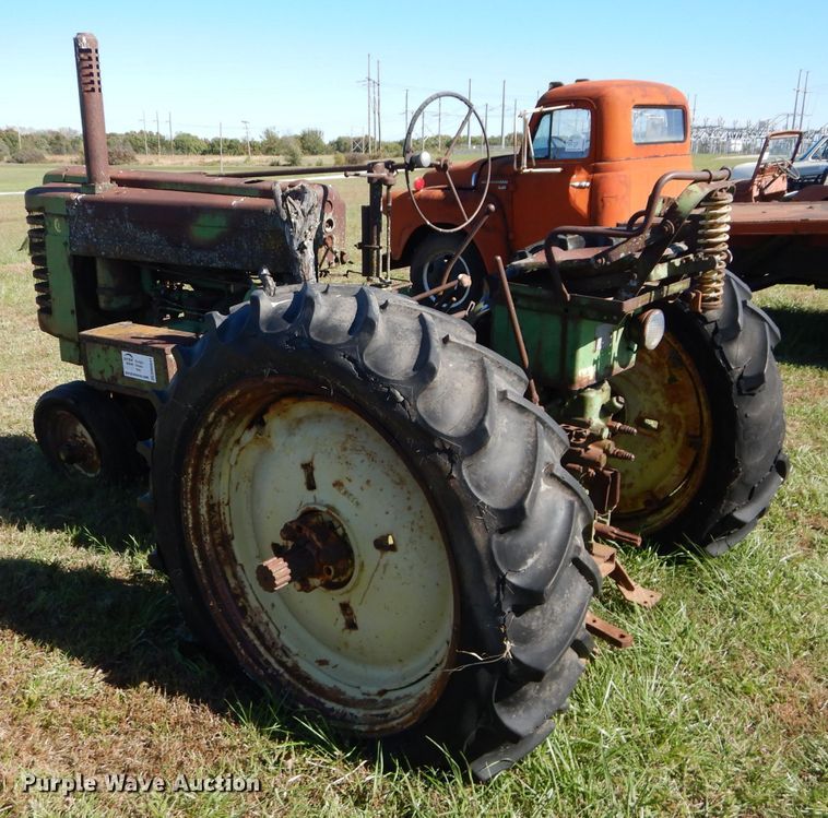 image for item DM0641 John Deere G  tractor