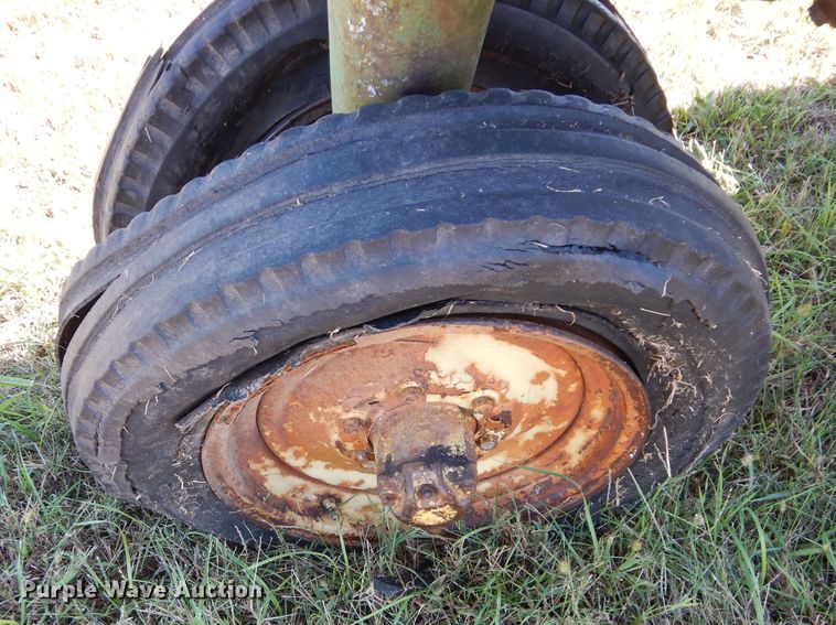 image for item DM0641 John Deere G  tractor